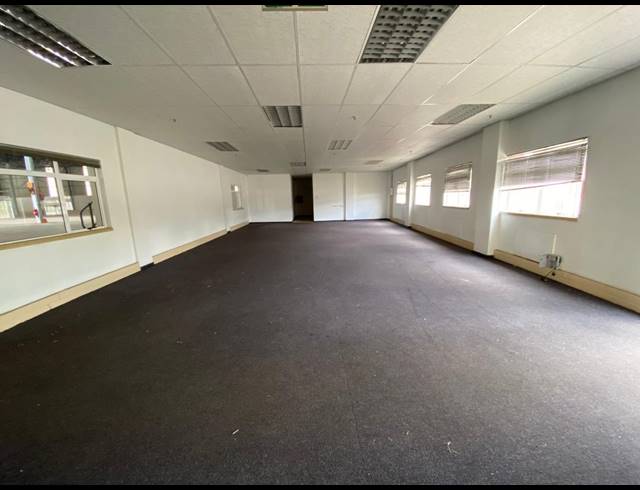 5,965M² WAREHOUSE FOR SALE IN GOSFORTH PARK
